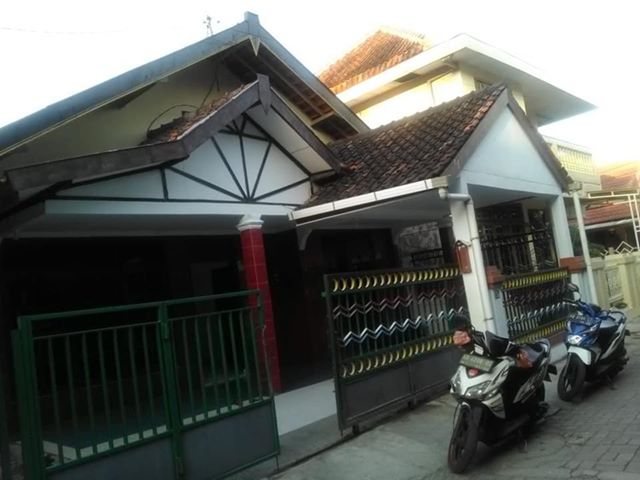 RUMAH 2 LANTAI PRINGGOLAYAN