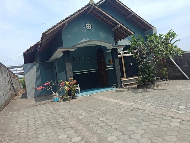 RUMAH DI JL KABUPATEN